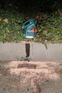 Auslaufender Ölkanister