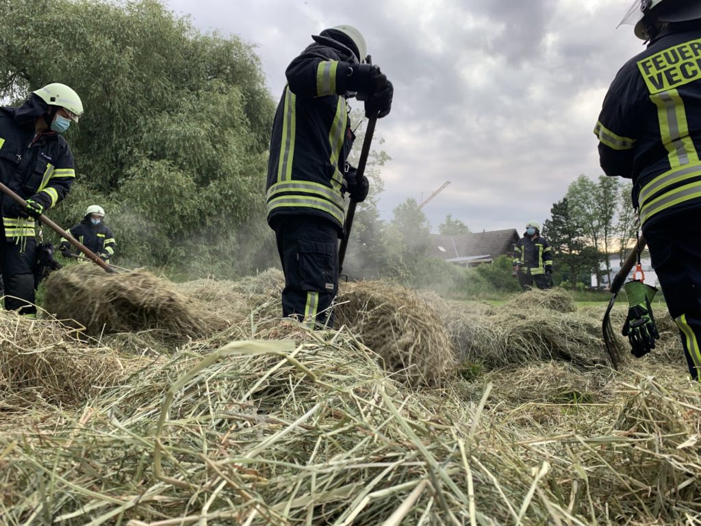 Auseinanderziehen der Rundballen
