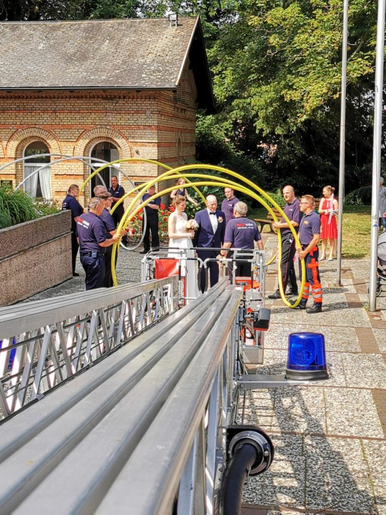 Gratulation durch den Ortsbrandmeister